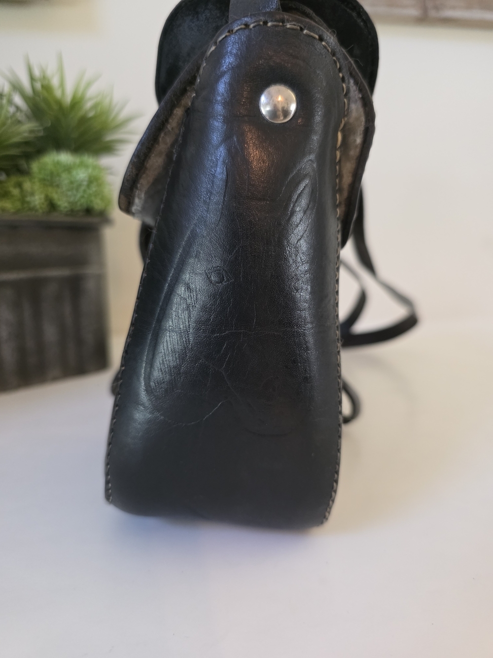 Vintage 1970's-80's Western Saddle Crossbody Bag Tooled Leather Sherling - Picture 7 of 16